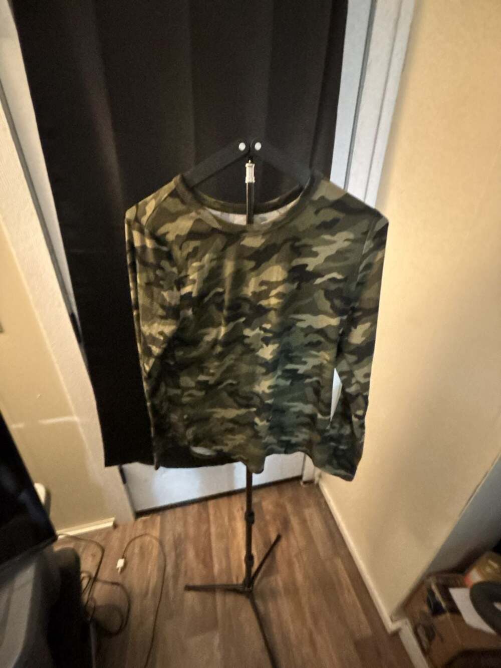 No Boundaries Juniors' Camo Ribbed Long Sleeve Crewneck T-Shirt